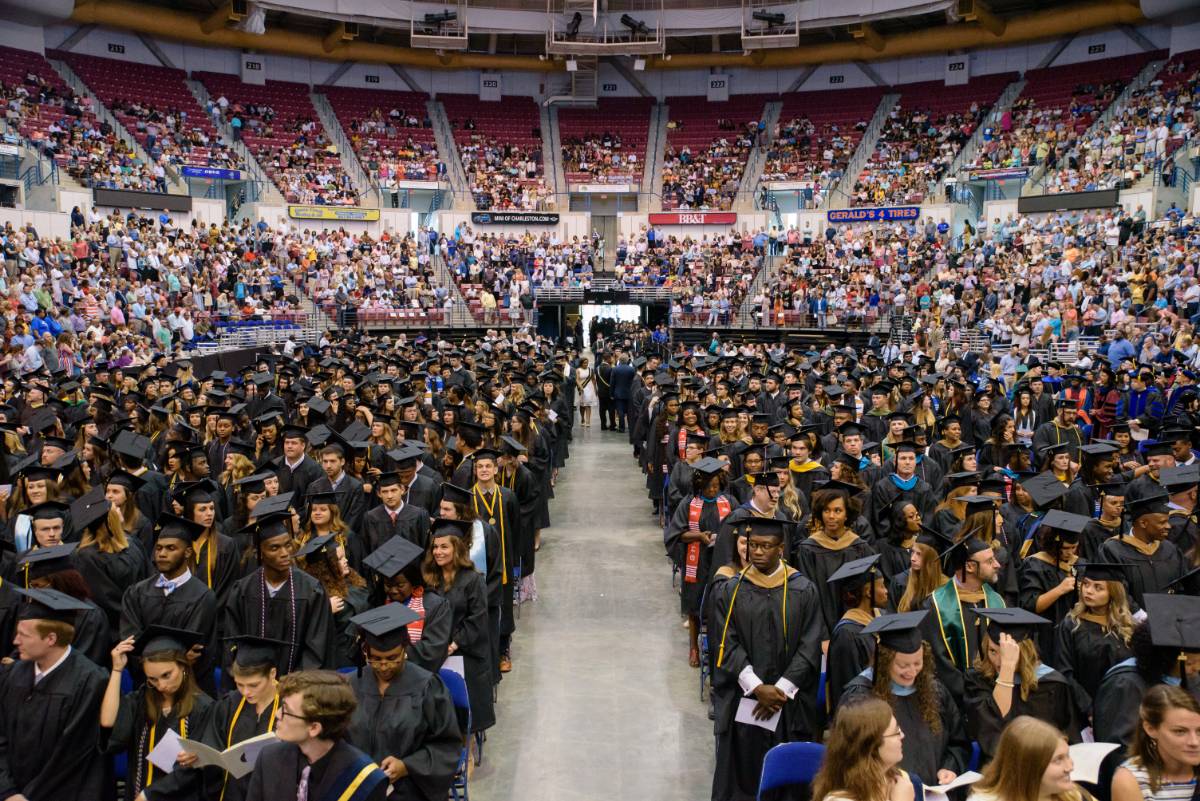 CSU celebrates largest graduating class CSU